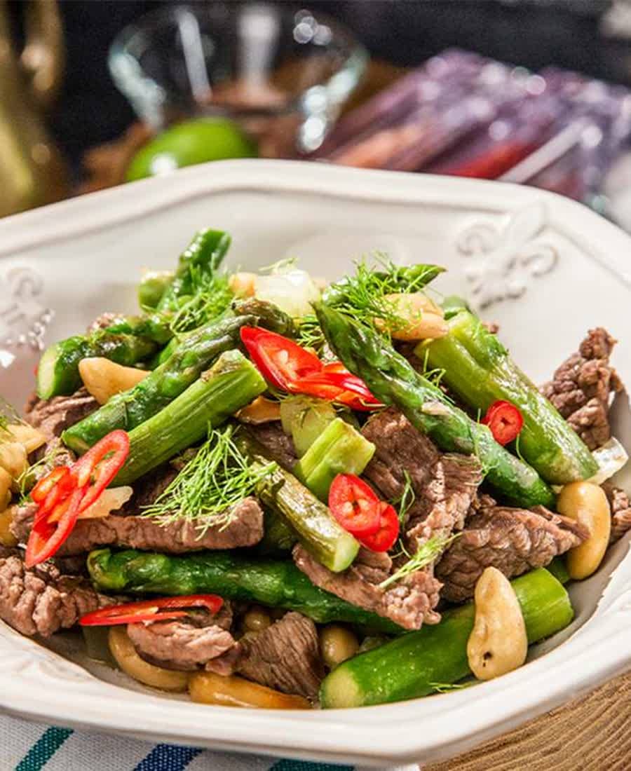 Bò xào măng tây