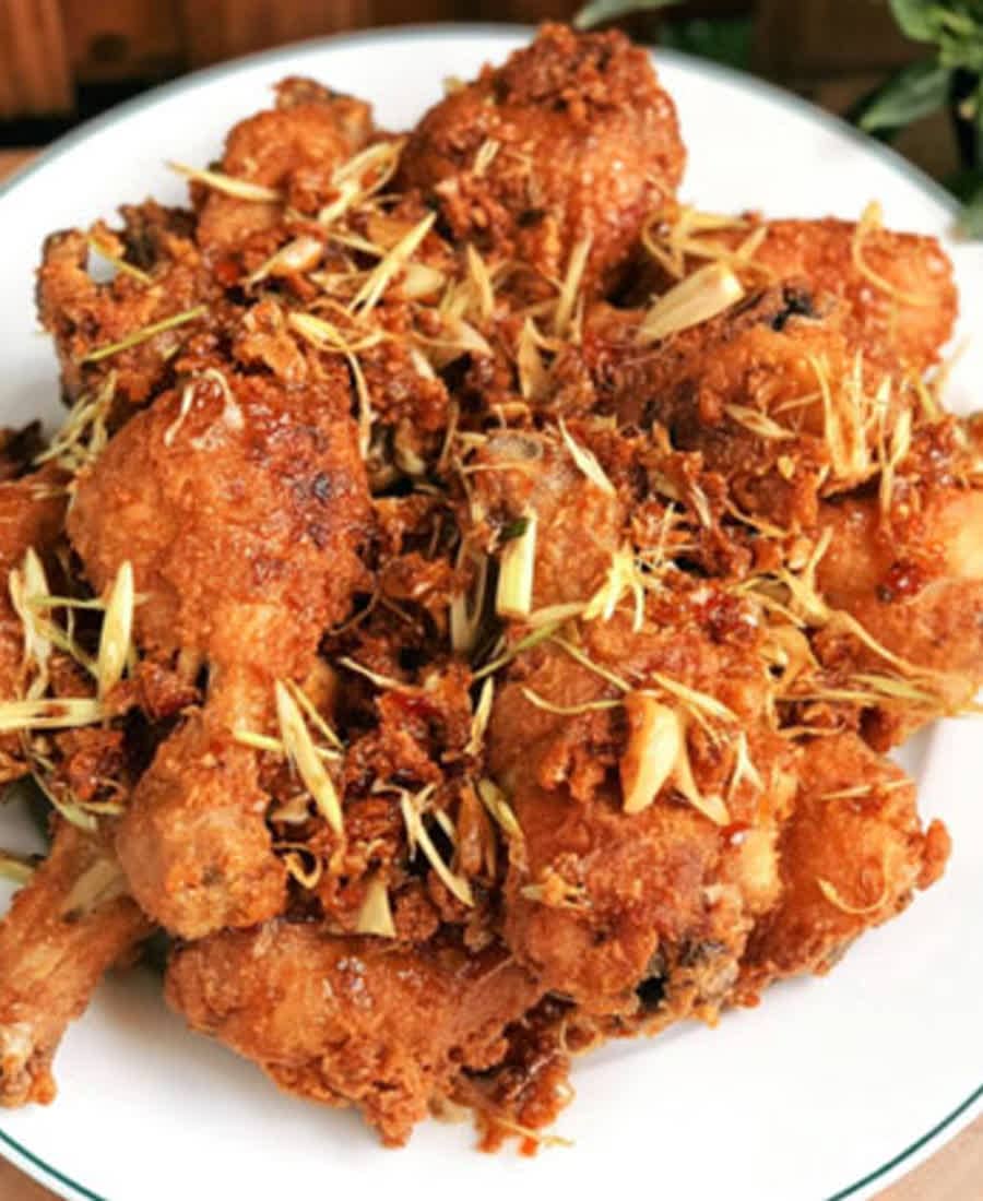 Đùi gà chiên mắm
