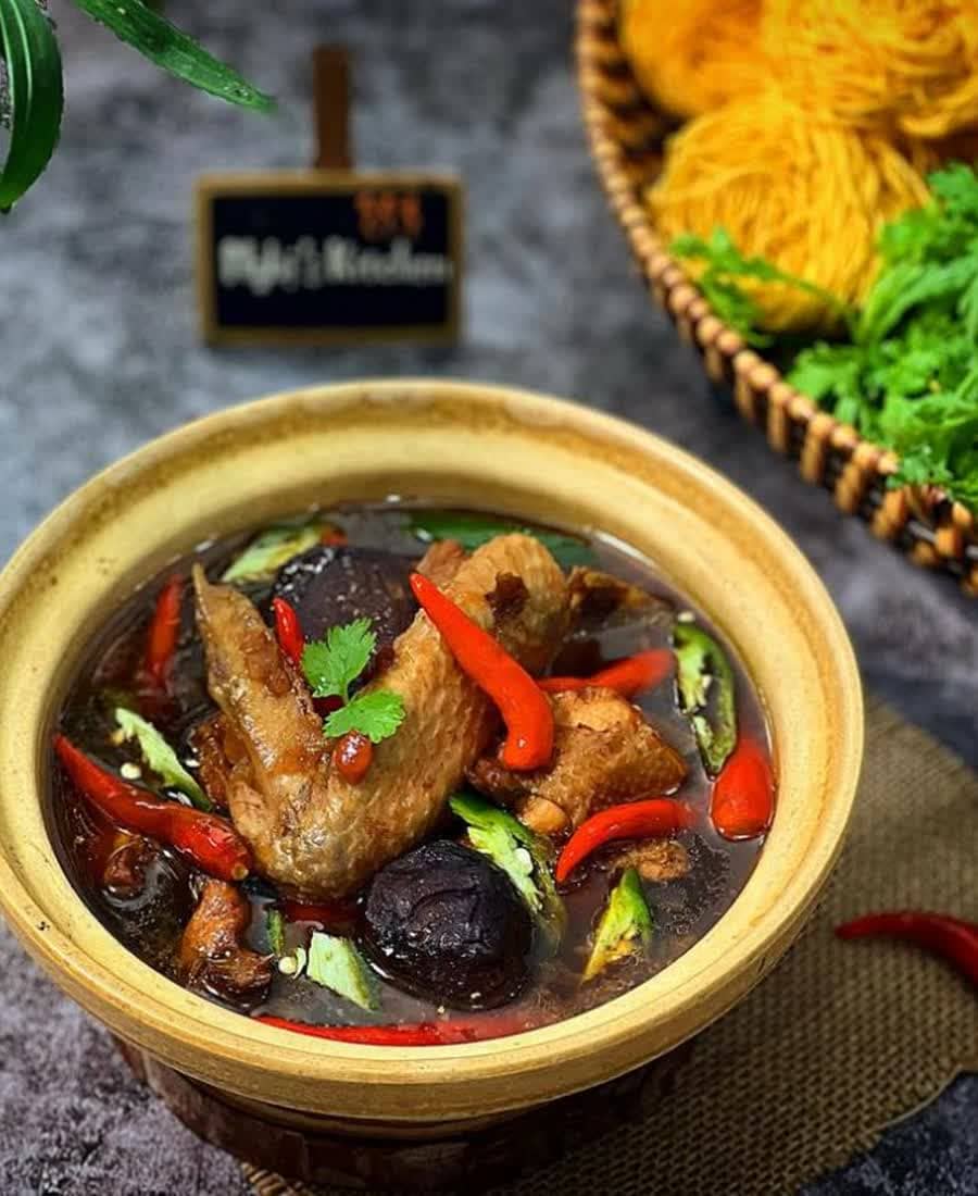 Gà nấu ớt sim