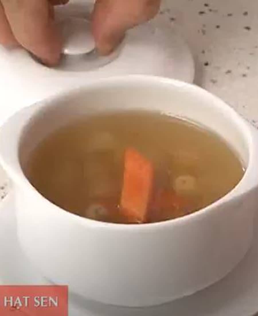 Gà tiềm hạt sen