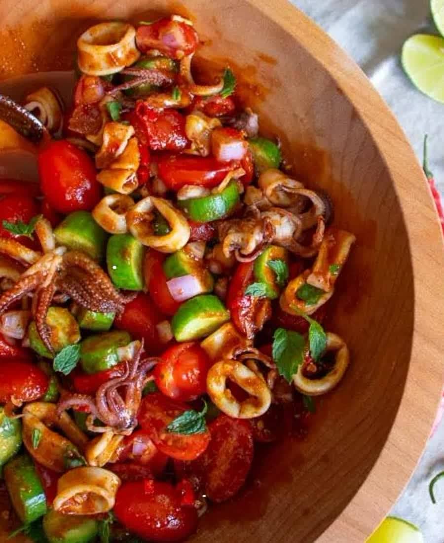 Gỏi tôm mực chua cay